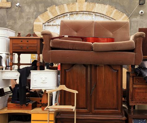 Вывезти старую мебель из квартиры в москве