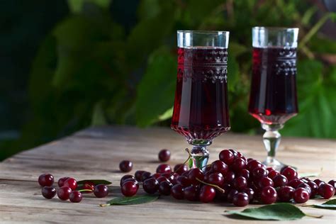 Как поставить вино из вишни с косточками в домашних условиях простой рецепт