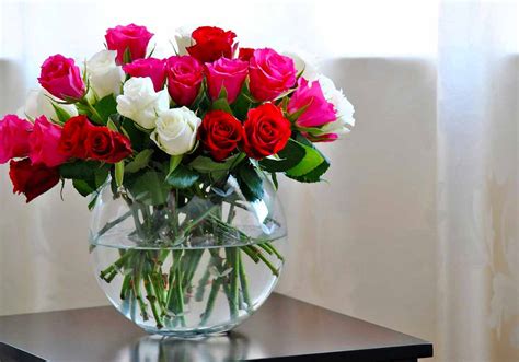 Как сохранить розы в вазе с водой подольше в квартире