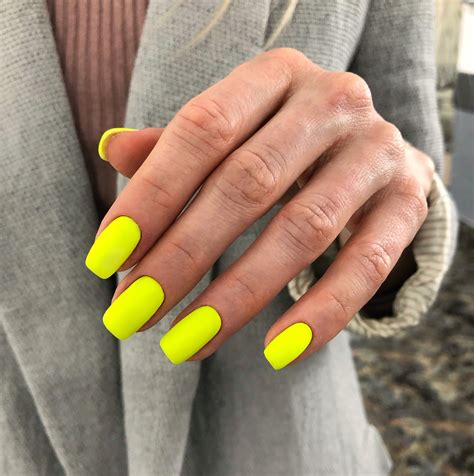 Ногти желтые