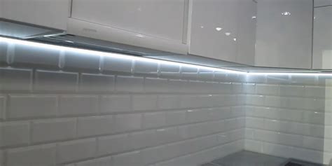 Подсветка на кухню под шкафы
