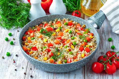 Рис с овощами на сковороде рассыпчатый