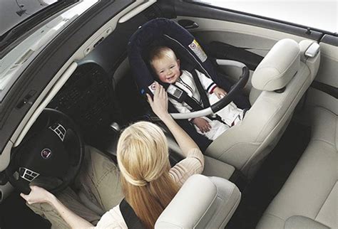 С какого возраста ребенок может ездить на переднем сидении автомобиля