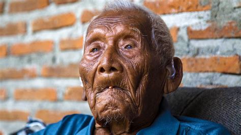 Сколько жил самый старый человек в мире