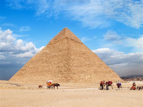 Где находятся пирамиды в египте