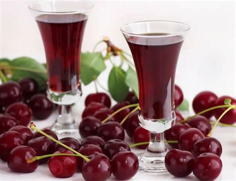 Как поставить вино из вишни с косточками в домашних условиях простой рецепт