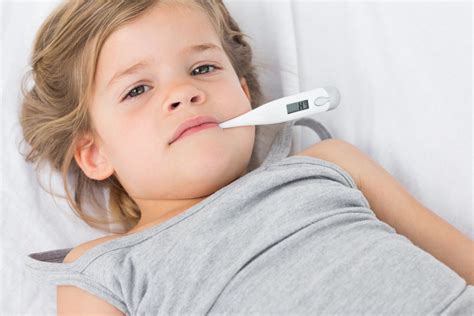 Как сбивать температуру у ребенка