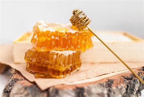 Мед в сотах польза и вред как кушать