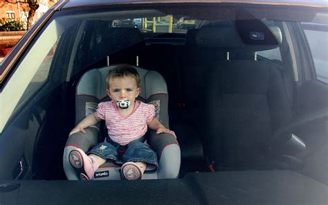 С какого возраста ребенок может ездить на переднем сидении автомобиля